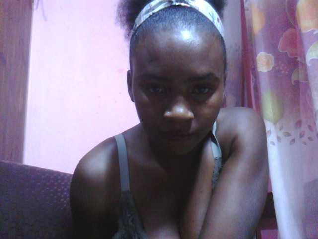 Live sex webcam photo for Miellove #276411237