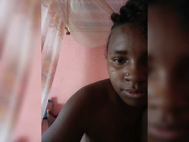 Live sex webcam photo for Miellove #276468848