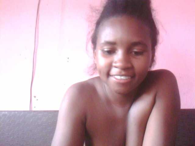 Live sex webcam photo for Miellove #276702109