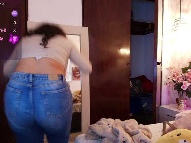 Live sex webcam photo for Miia-Smiith #290567195