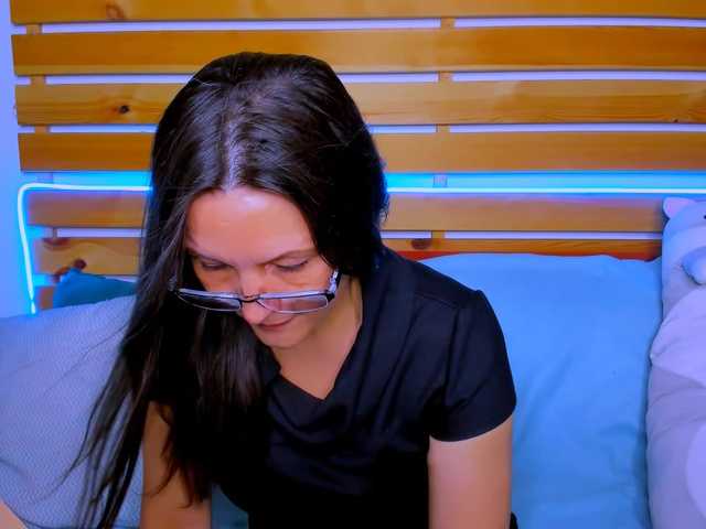 Live sex webcam photo for MiiaLong #277763478