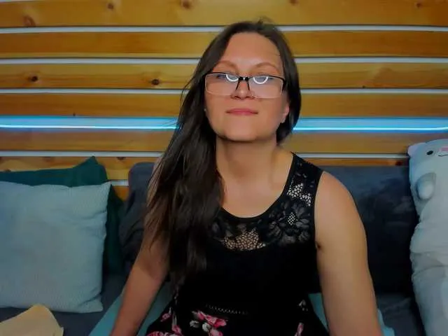 Live sex webcam photo for MiiaLong #277860370