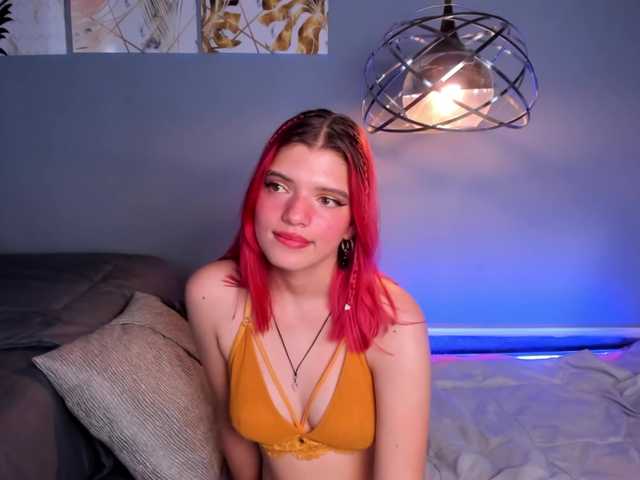 Live sex webcam photo for MiiaaRoberts #272688717