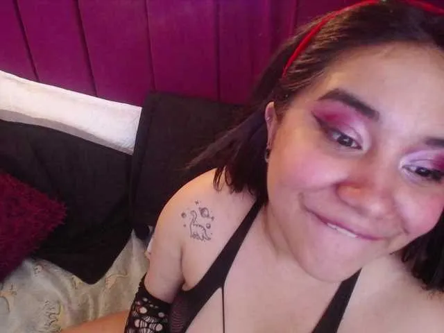 Live sex webcam photo for Miileycooper- #276977551