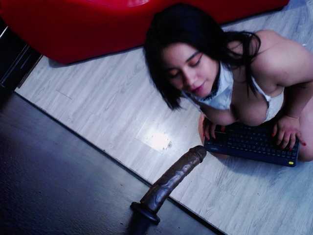 Live sex webcam photo for Miileycooper- #277085724