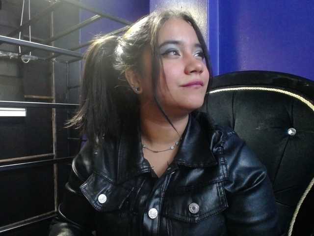 Live sex webcam photo for Miileycooper- #277092633