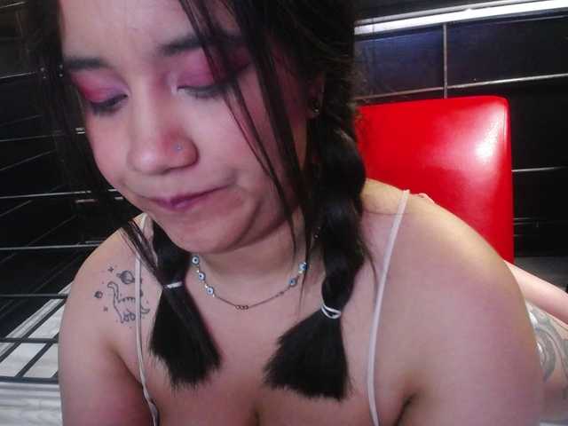 Live sex webcam photo for Miileycooper- #277147237