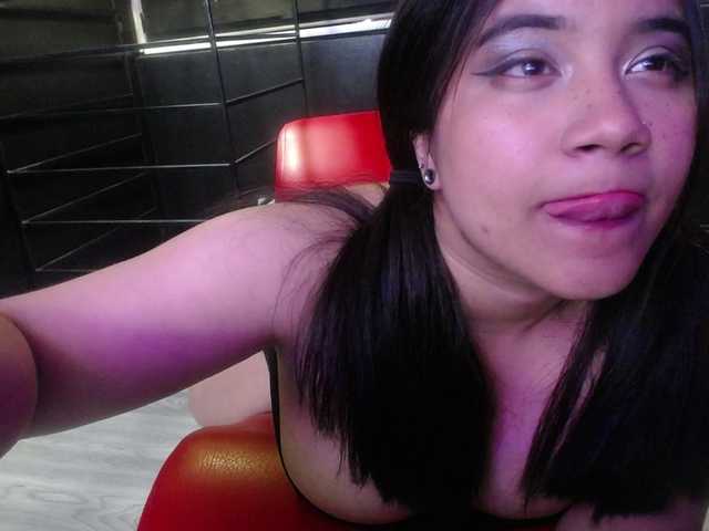 Live sex webcam photo for Miileycooper- #277166800