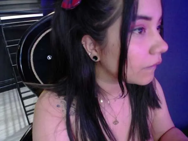 Live sex webcam photo for Miileycooper- #277299230