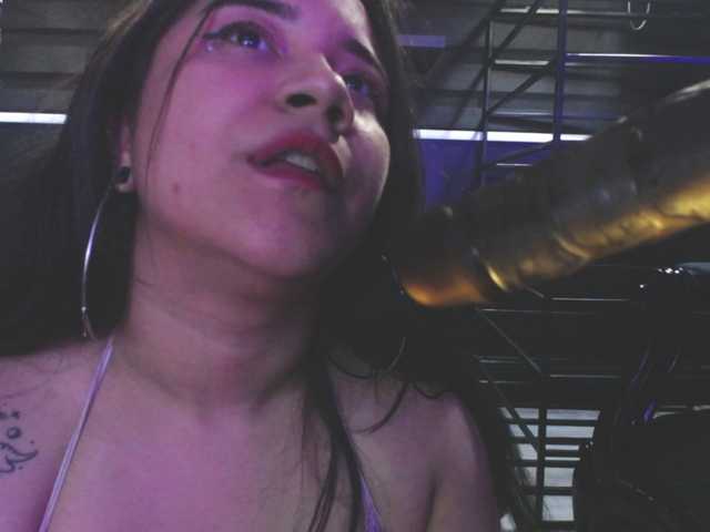 Live sex webcam photo for Miileycooper- #277312568