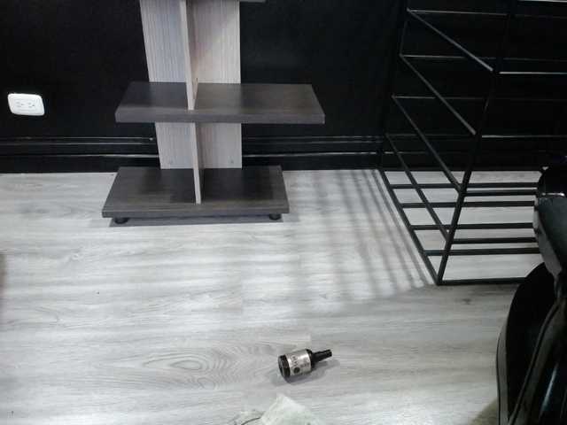 Live sex webcam photo for Miileycooper- #277396085