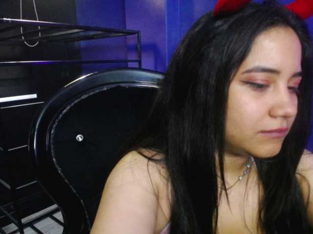 Live sex webcam photo for Miileycooper- #277456830