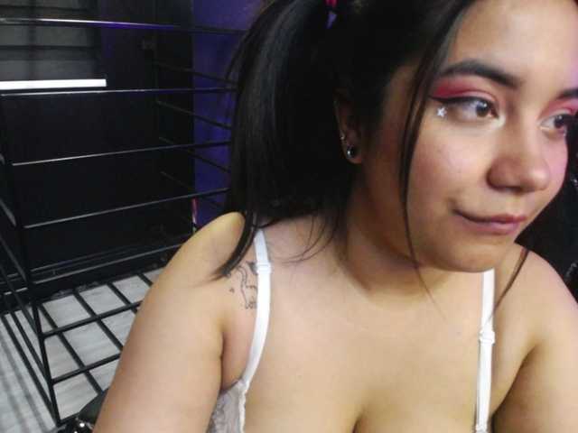 Live sex webcam photo for Miileycooper- #277478229