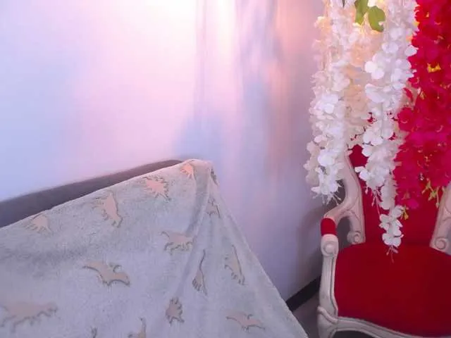 Live sex webcam photo for Miileycooper- #277934371