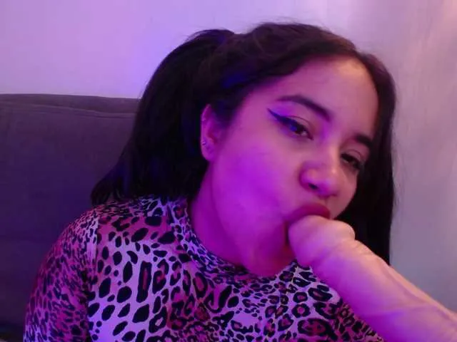 Live sex webcam photo for Miileycooper- #277966153