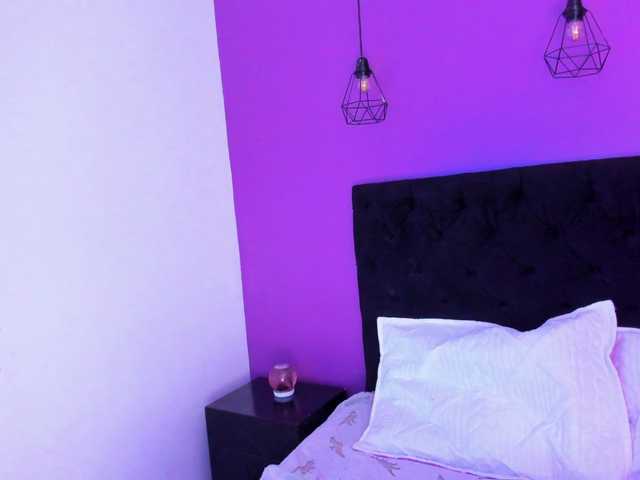 Live sex webcam photo for Miileycooper- #278106408