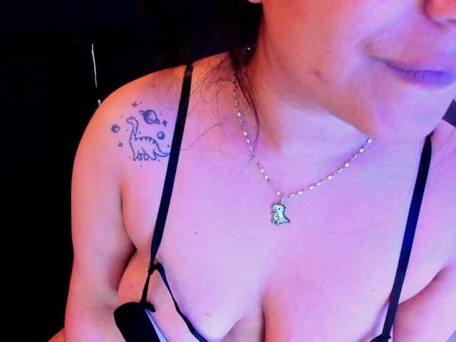 Live sex webcam photo for Miileycooper- #278116618