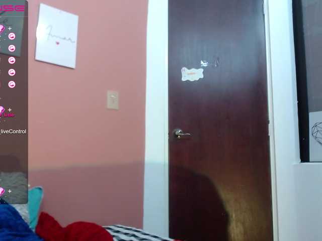 Live sex webcam photo for MiissBNasty #275433656