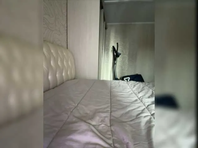 Live sex webcam photo for Mika-mikaa #277180088