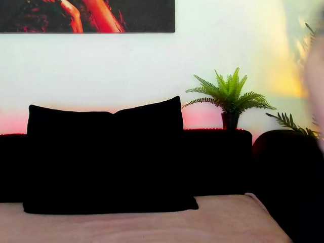 Live sex webcam photo for MikaFyre #278254198