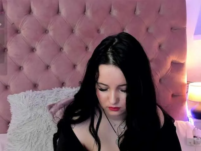 Live sex webcam photo for MikaFyre #290318683