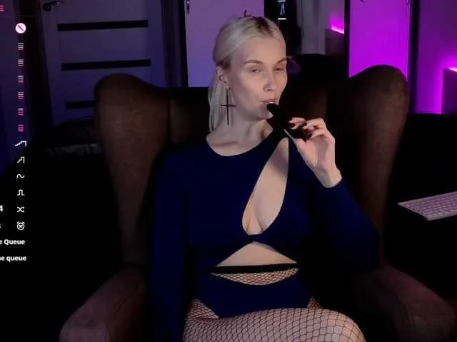 Live sex webcam photo for MikaKisa66624 #292223054