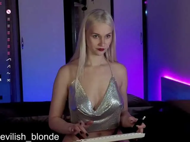 Live sex webcam photo for MikaKisa66624 #292343201