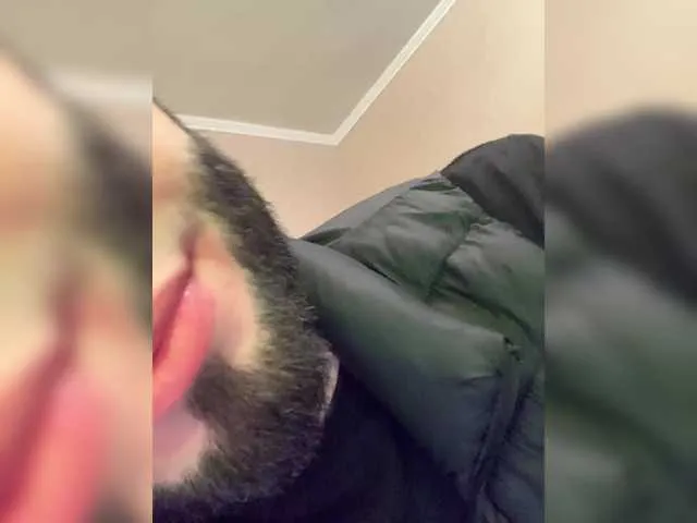 Live sex webcam photo for Mikaaaa9505 #290245757