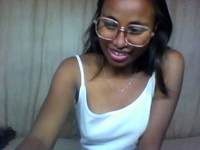 Live sex webcam photo for Mikaloa #278113260