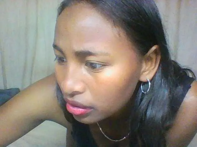 Live sex webcam photo for Mikaloa #278135079