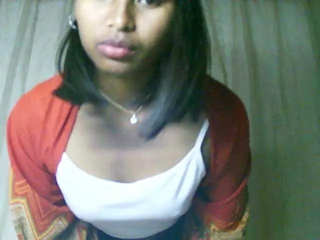 Live sex webcam photo for Mikaloa #288672637