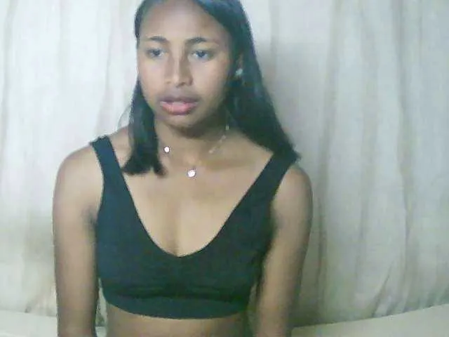 Live sex webcam photo for Mikaloa #289904016