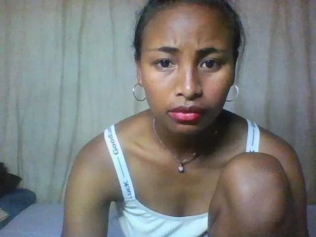 Live sex webcam photo for Mikaloa #290155488