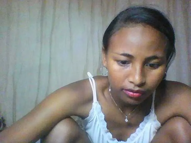 Live sex webcam photo for Mikaloa #290183892