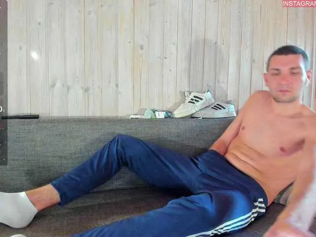 Live sex webcam photo for MikeBolivar #290772684