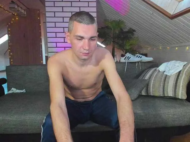 Live sex webcam photo for MikeBolivar #293194736