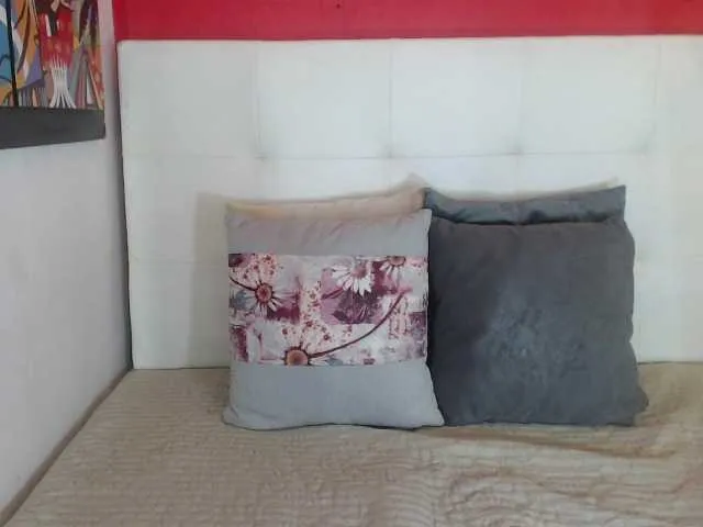 Live sex webcam photo for MikeCrimson #277280233