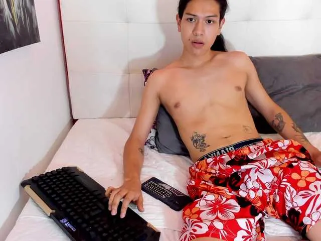 Live sex webcam photo for MikeCrimson #277968246