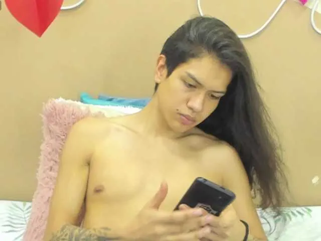 Live sex webcam photo for MikeCrimson #290503418