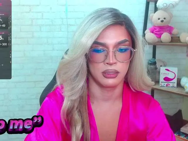 Live sex webcam photo for MikeNour #290975520