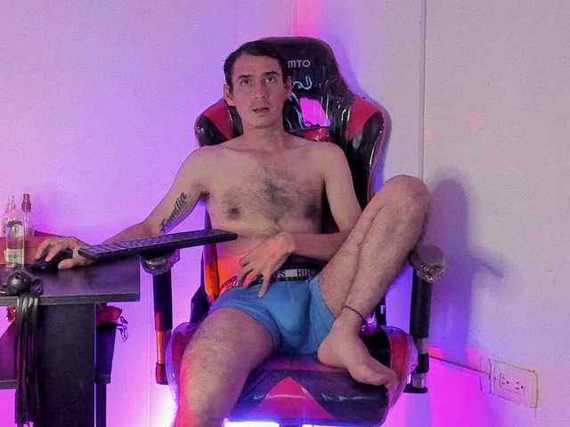 Live sex webcam photo for MikeSlav3 #290403610