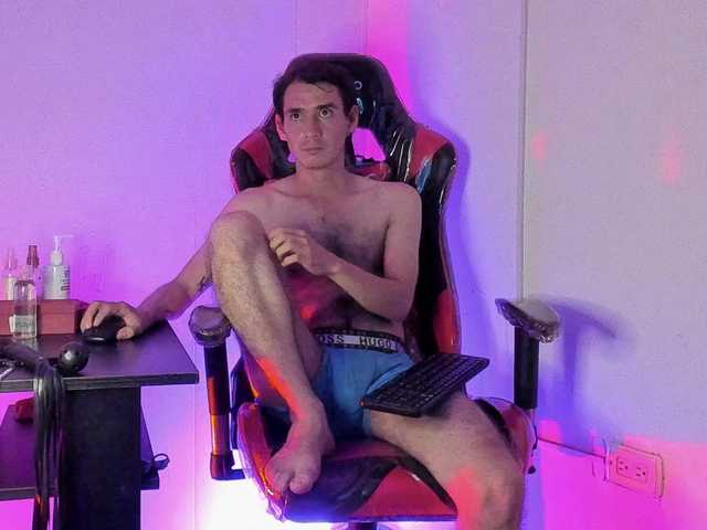 Live sex webcam photo for MikeSlav3 #290405607