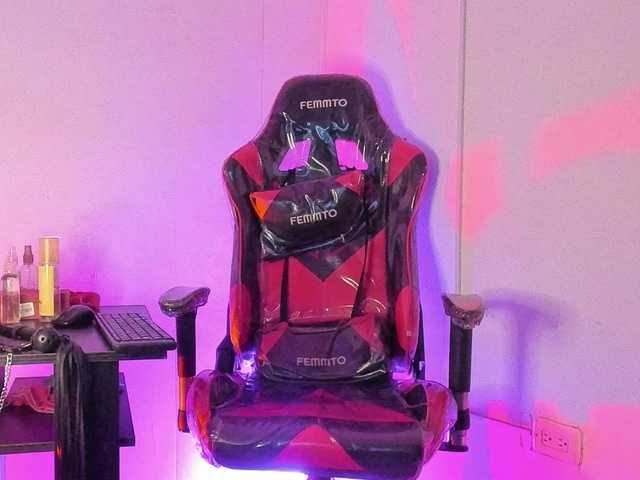 Live sex webcam photo for MikeSlav3 #290410926