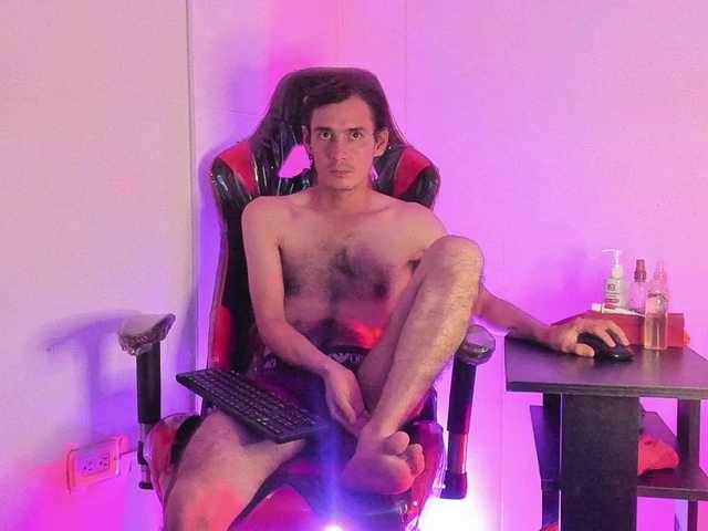 Live sex webcam photo for MikeSlav3 #290417940