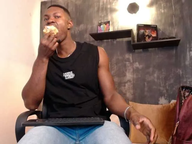 Live sex webcam photo for MikeSmithS #275646977