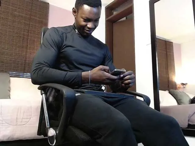 Live sex webcam photo for MikeSmithS #275949135