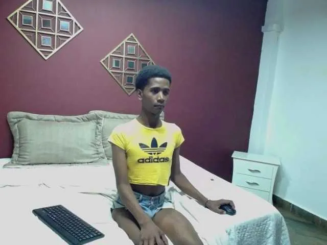 Live sex webcam photo for MikeeSmith #276076015