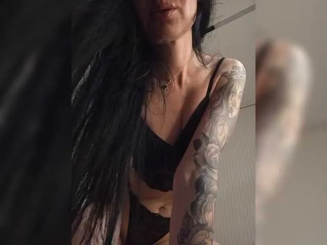 Live sex webcam photo for Mikki88K #293571784