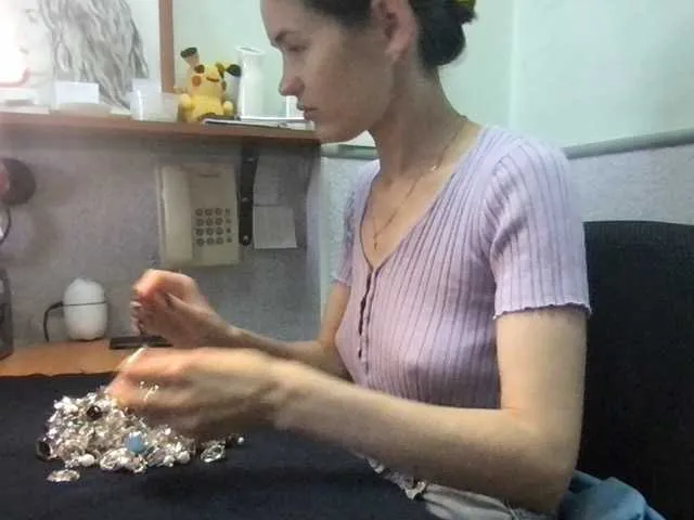 Live sex webcam photo for MilaBi-192569 #275947937