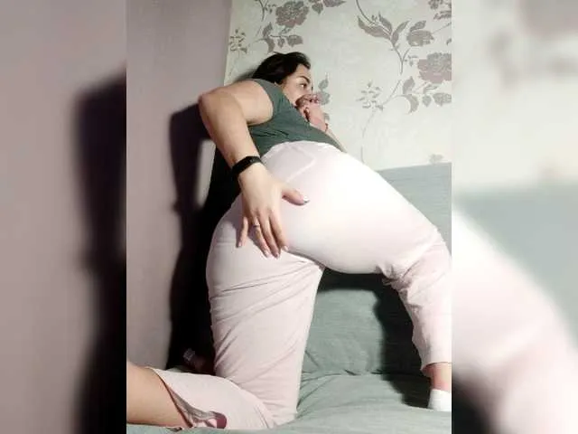 Live sex webcam photo for MilaLav #272943633